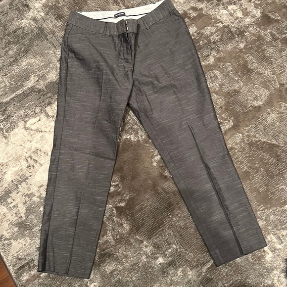 Beautiful gray Van Heusen ankle pants - Picture 1 of 3